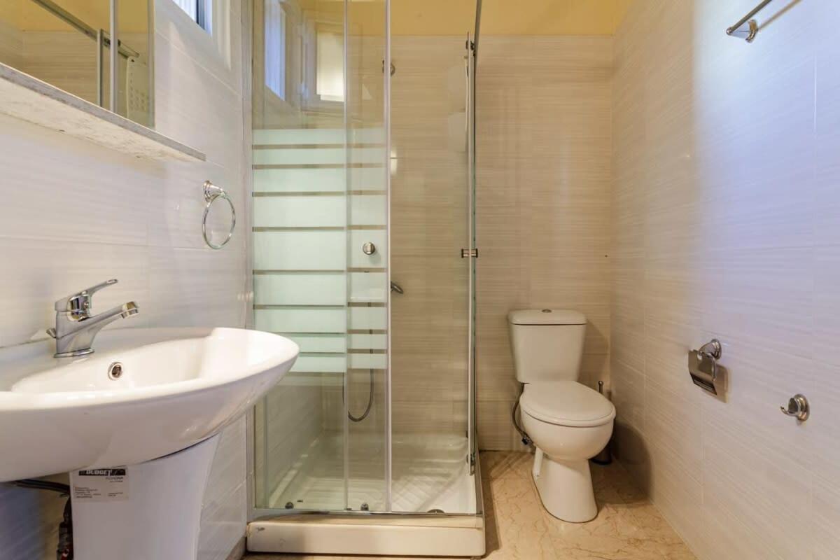 Stylish Seaside Home - Fully Equipped, Big Terrace Kalamata Exteriör bild