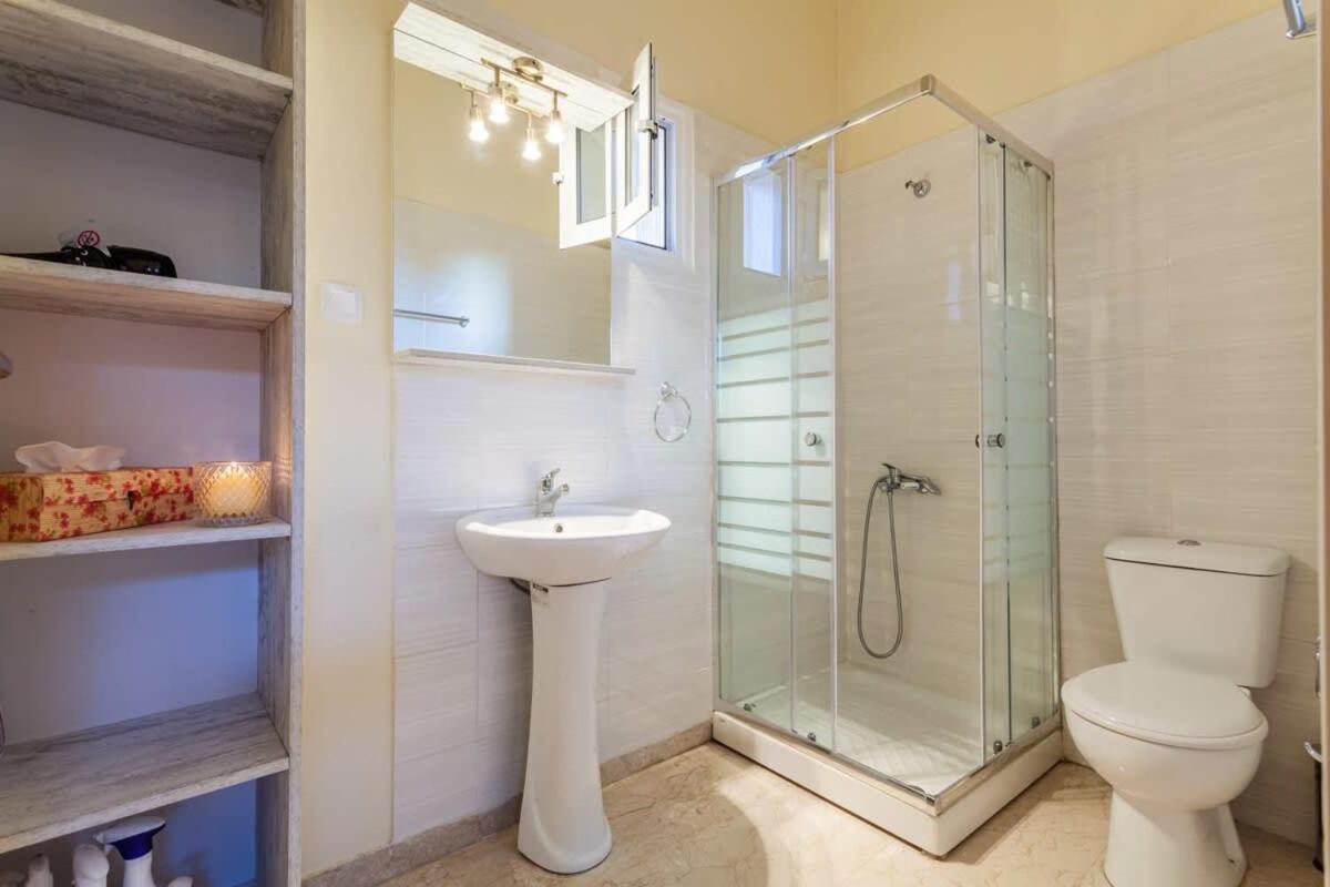 Stylish Seaside Home - Fully Equipped, Big Terrace Kalamata Exteriör bild